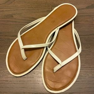 American Eagle white flip flops in a size 10 in womens!